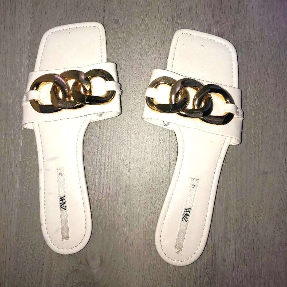 Zara White Slide Sandals with Gold Chain Accent